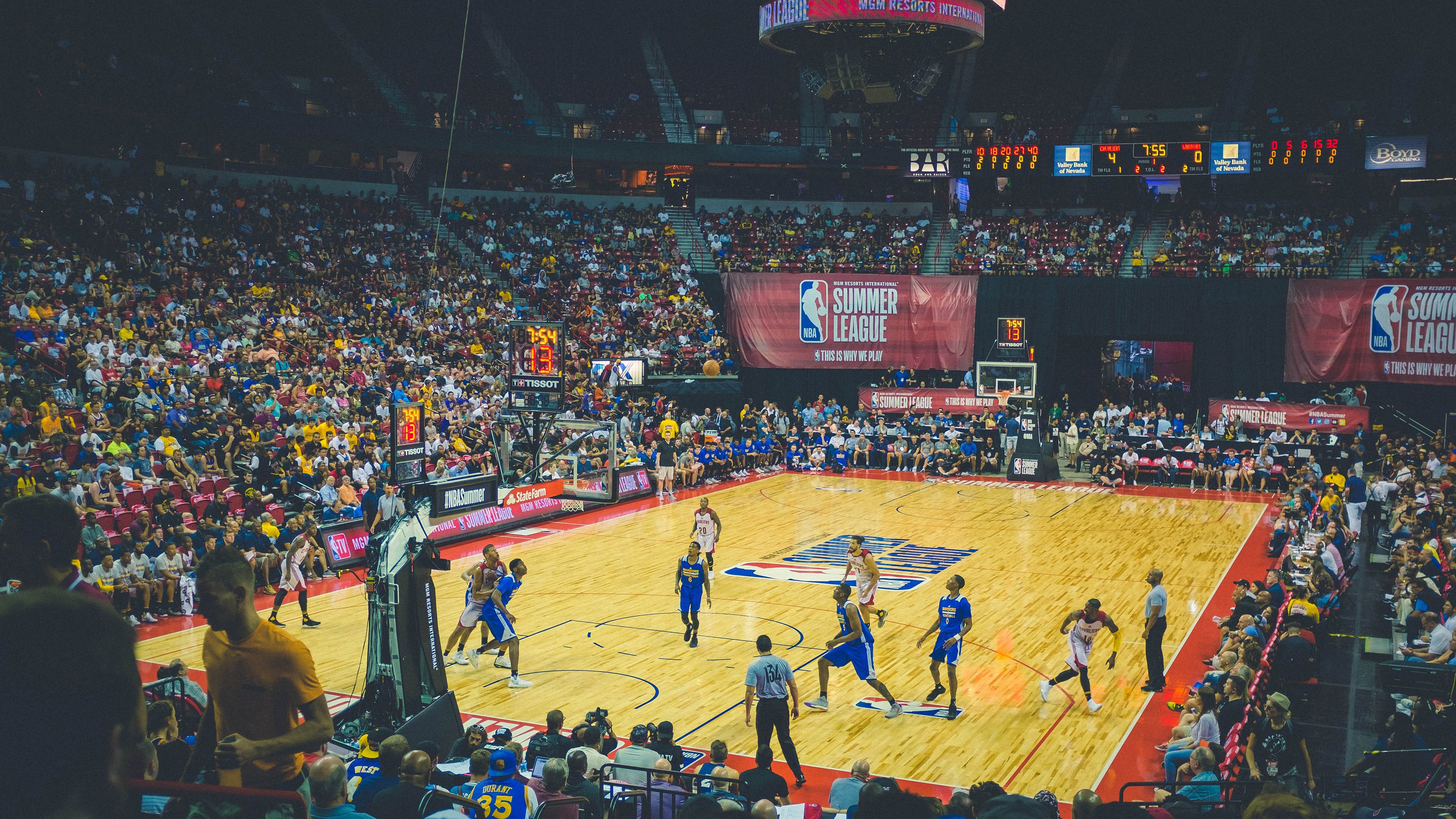 76人队交易新援，增强内线实力，76人交易特例